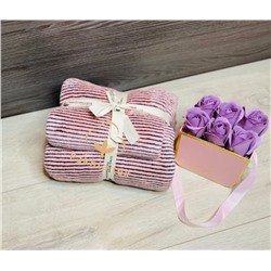 Комплект из двух полотенец в подарочной сумочке. Розовый