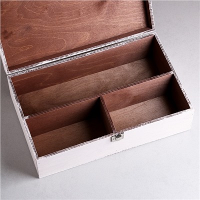Подарочный ящик 34×21.5×10.5 см деревянный 3 отдела, с закрывающейся крышкой, состаренный