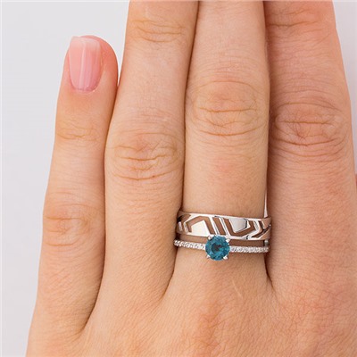 Серебряное кольцо с голубым фианитом - 995