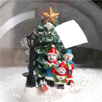 Светодиодная фигура «Шар со снеговиками и ёлкой» 21.5 × 26.5 × 21.5 см, пластик, батарейки ААх3 (не в комплекте), USB, свечение белое
