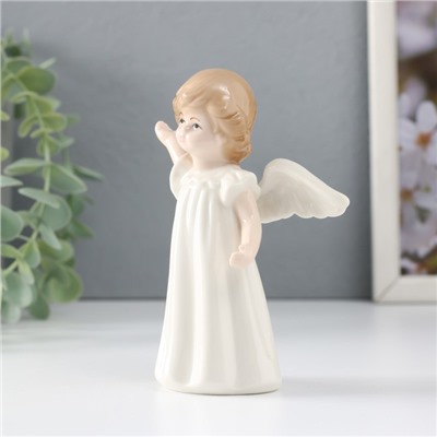 Сувенир керамика "Девочка-ангел в белом платье с протянутой ручкой" 9х5х11,5 см