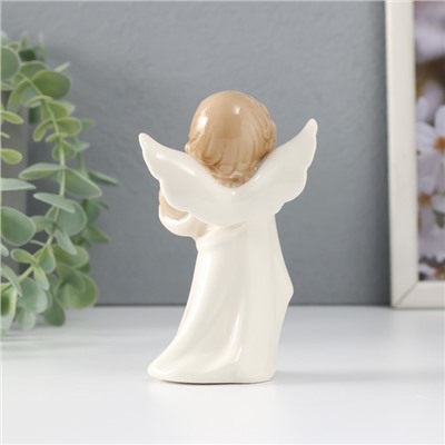 Сувенир керамика "Ангелочек с сердечком в руках" 6,5х4,5х11,5 см