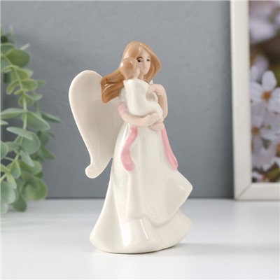 Сувенир керамика "Ангел в белом с ребёнком на руках" 7,3х4,4х11,5 см