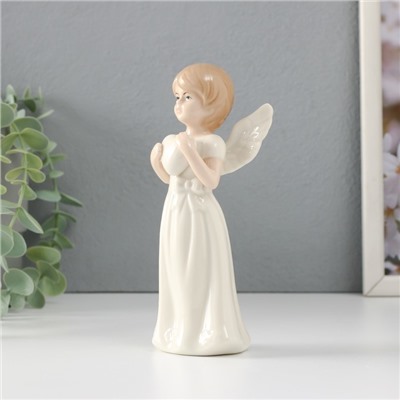 Сувенир керамика "Девочка-ангел в белом платье с сердцем в руках" 6,6х5х15,7 см