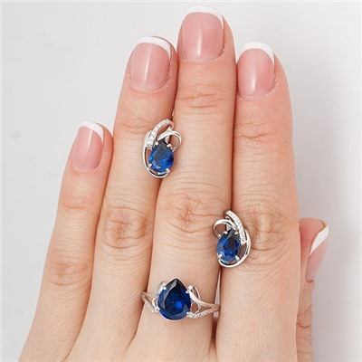 Серебряное кольцо с фианитом синего цвета 305