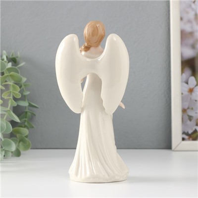 Сувенир керамика "Девушка-ангел в белом платье с сердцем в руке" 8,5х6,2х18 см